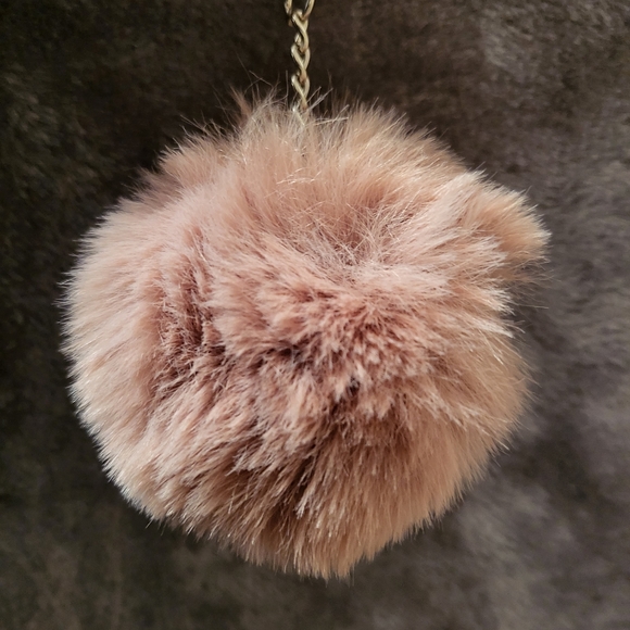 Faux Fur Keychain - Picture 1 of 4